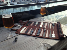 Last inn bildet i Galleri-visningsprogrammet, Backgammon reisespill i ekte skinn - Farge: Mocca