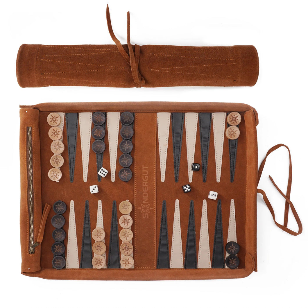 Premium reisebackgammon i semsket skinn - Cognacfarget